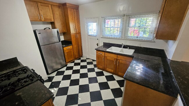 1210 N Orange Grove Ave unit 7, West Hollywood, CA 90046 - photo 4