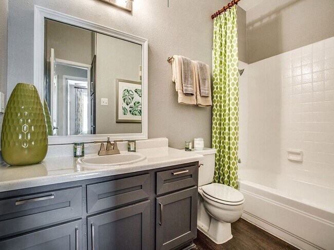 Corridor at Westchase, Houston, TX 77042 - photo 4