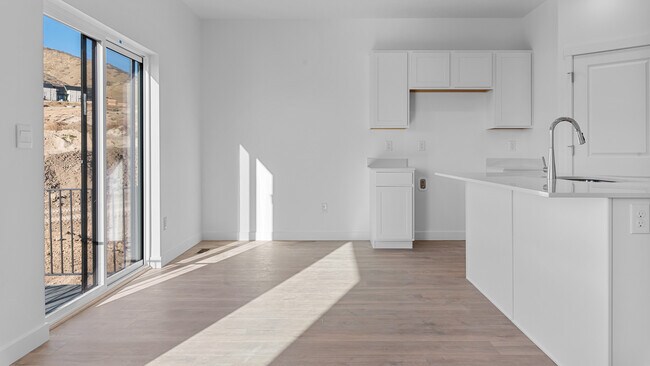 257 E Levengrove Dr, Lehi, UT 84048 - photo 7