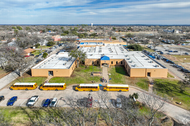Students grades K-5 can attend H.D. Staples Elementary School.
