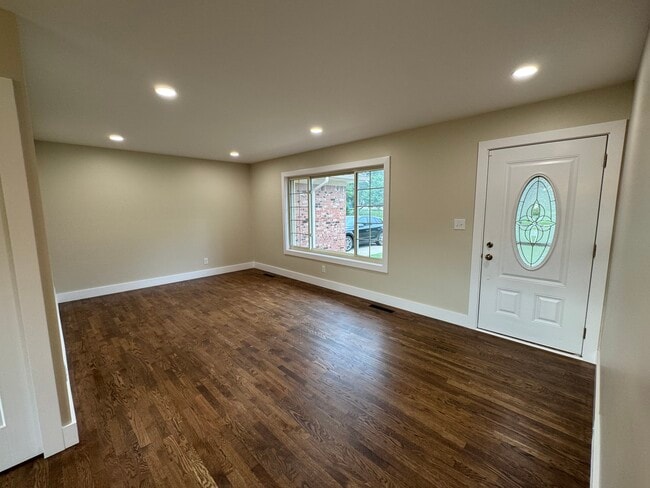 10030 Shadybrook Ln, Grand Blanc, MI 48439 - photo 3