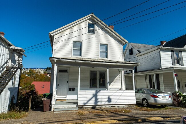 421 Pennsylvania Ave unit ID1308983P, Morgantown, WV 26501 - photo 2