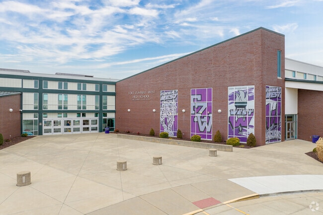 Fort Zumwalt West High School serves students in grades 9-12.