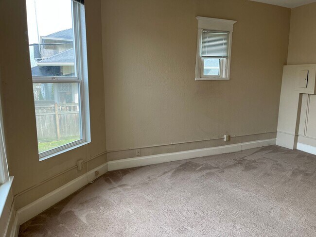 Camdon - 1 Bedroom - Central District - Vintage Charm, Seattle, WA 98122 - photo 3