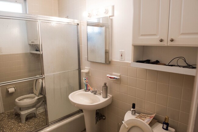 66 Brooks St unit 3-bed 1 bath, Brighton, MA 02135 - photo 2