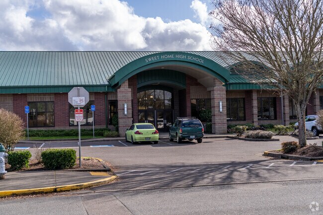 Sweet Home High School serves grades 9-12 in Sweet Home, Oregon.