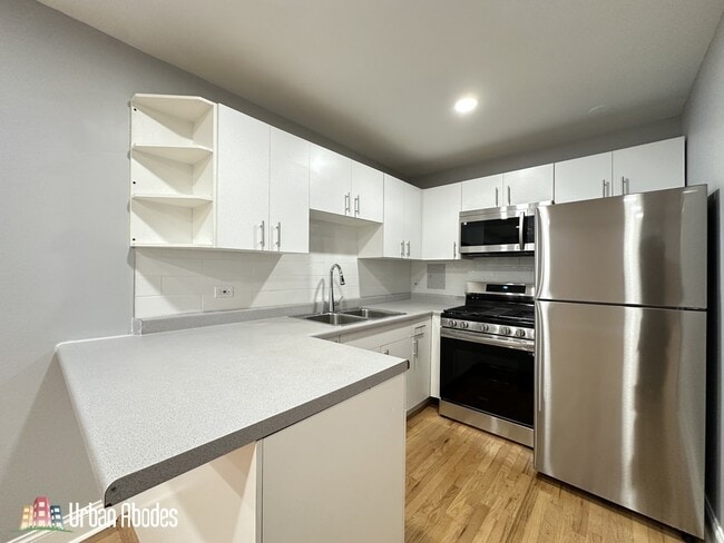 6967 N Sheridan Rd unit M03H, Chicago, IL 60626 - photo 2
