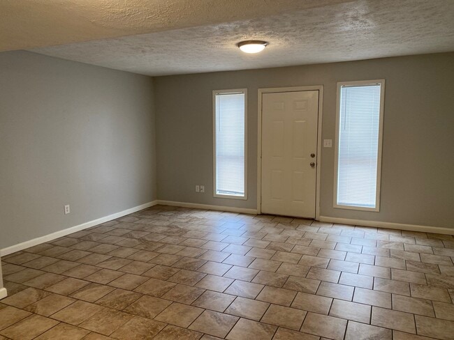 289 Greenfield Dr, Jackson, TN 38305 - photo 4