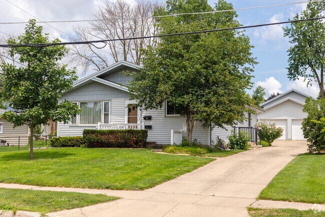 Noelridge Park homes often feature long driveways and spacious multi-car garages.