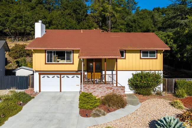 Homes in Hayward Highland come in a wide range of shapes and sizes.