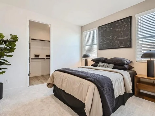 17361 W Smoketree Dr unit B, Surprise, AZ 85387 - photo 5