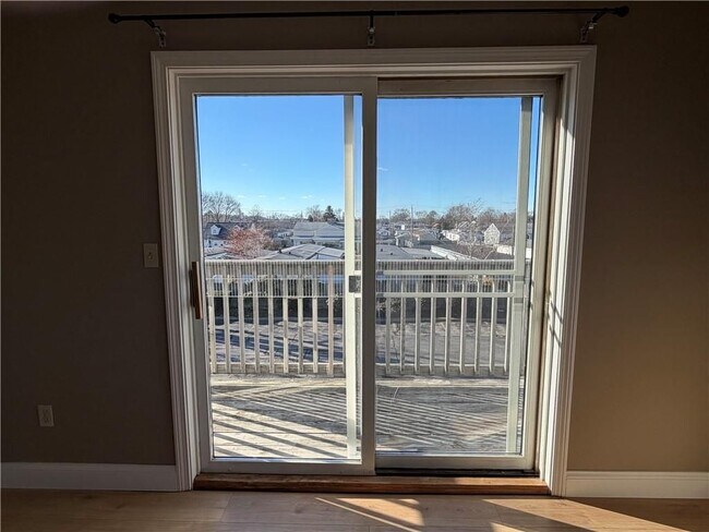 724 Beverage Hill Ave, Pawtucket, RI 02861 - photo 6