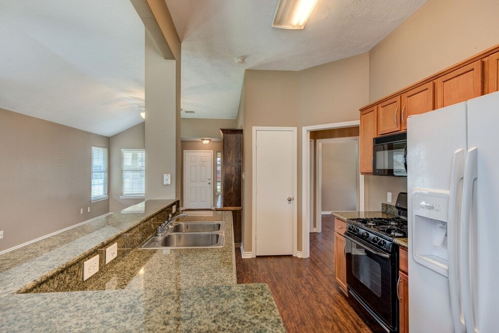 August Pre-Lease! Beautiful 3 Bed, 2 Bath ...