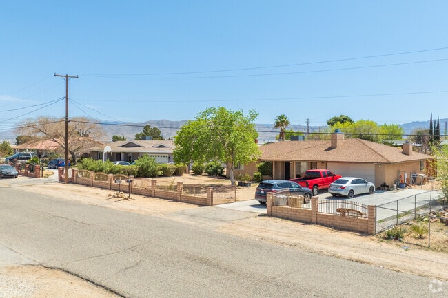 Fenced in ranch style homes are most common in Hesperia Palisades.