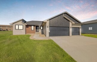 5613 S Spirea Ave, Sioux Falls, SD 57108