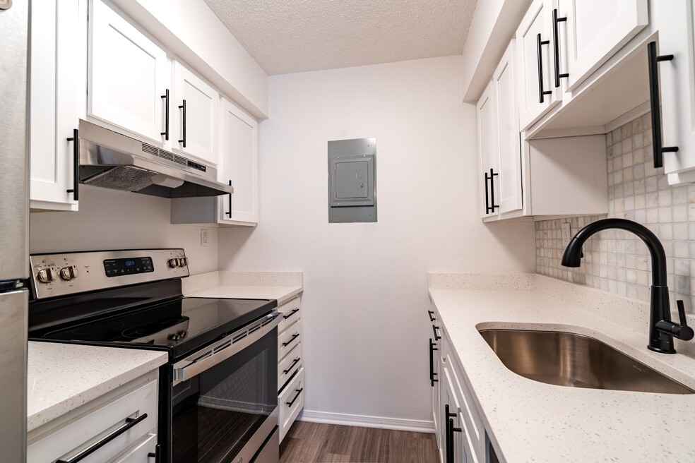 Postmark at Littleton, Littleton, CO 80120 - photo 1