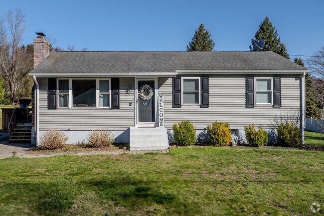 Ranch-style home options in Hebron, CT.