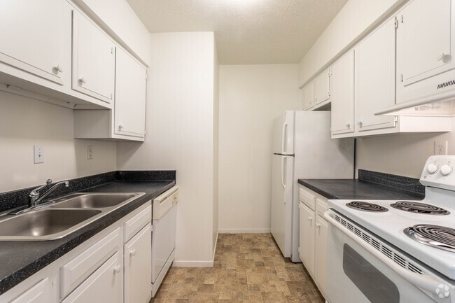 2 Br, 1 Ba - 950 SF