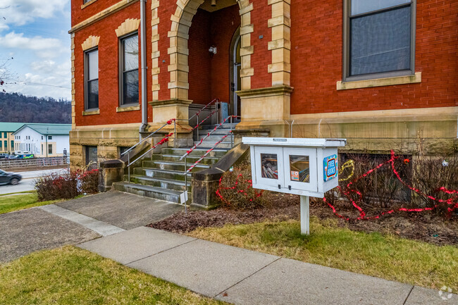 Virtuous Academy has a little library for everyone.