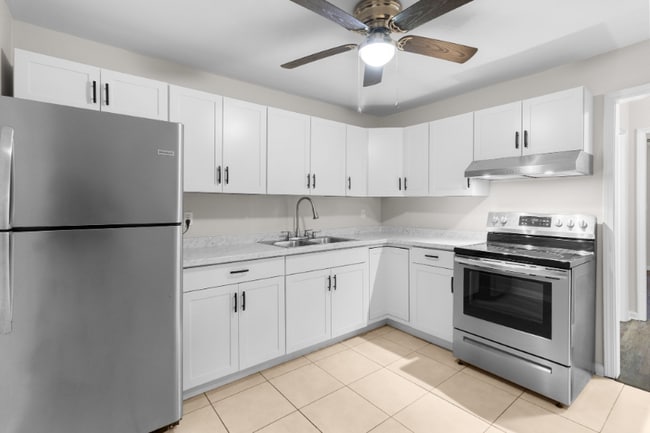 1122 Morgan St unit B, Fayetteville, NC 28305 - photo 3