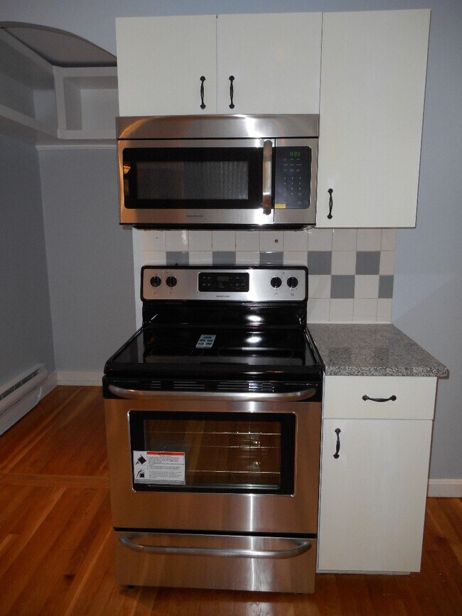 17 Pembroke St Unit 2, Chelsea, MA 02150