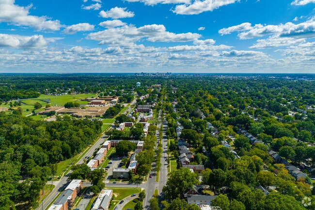 Edgewood is just a 15-minute car ride from Downtown Richmond.