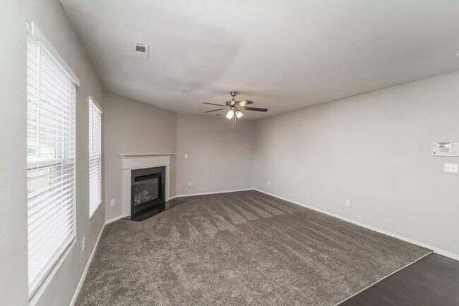 4405 Larkhaven Village Dr, Charlotte, NC 28215 - photo 6