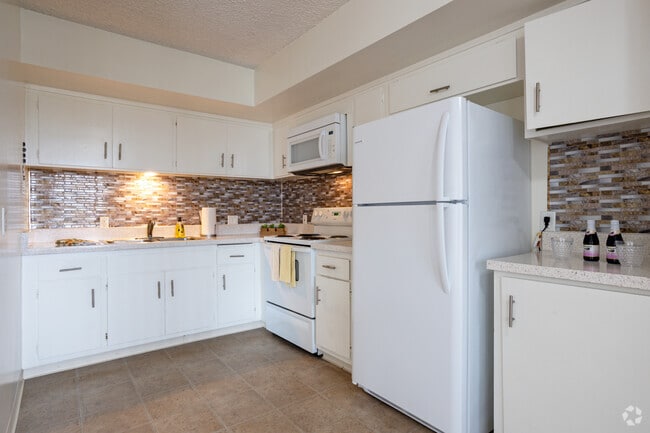 Newton Towers, Torrance, CA 90505 - photo 4