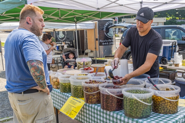 Carmel Farmers Market near Putnam Valley is perfect for picking up fresh food from local farms.