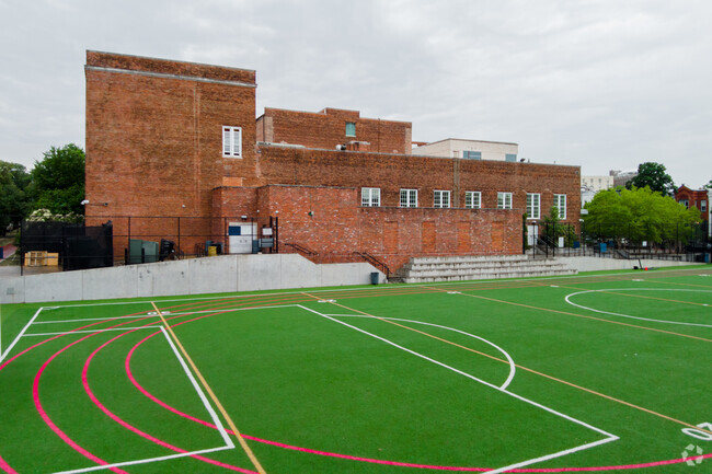 Stuart-Hobson Middle School offers students several athletic programs.