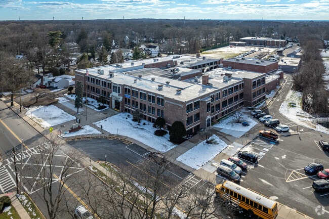 Scotch Plains' Park Middle School has 898 students and a student-teacher ratio of 11-1.