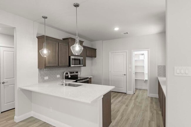 1636 Meadow Crest Dr, Aubrey, TX 76227 - photo 5