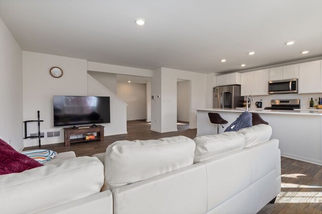 2115 Canyon Creek Ct, Aurora, IL 60503 - photo 4