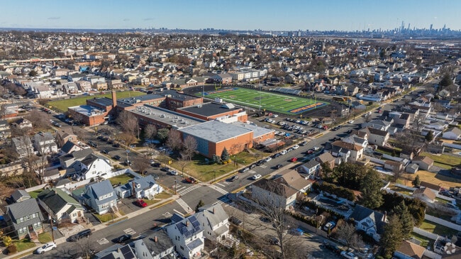 Lyndhurst High School earns an overall grade of B on Niche.