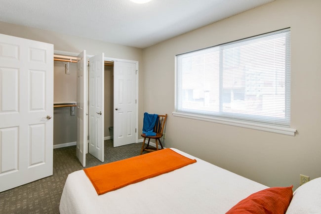 Wildcat Inn - 1854-1858 Claflin, Manhattan, KS 66502 - photo 7