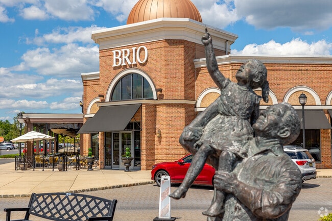 Brio Italian Grille brings the culinary pleasures of a Tuscan country villa in Greentree.