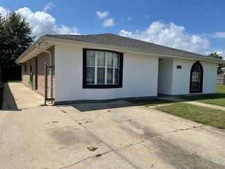 8520 Benjamin Dr, Chalmette, LA 70043