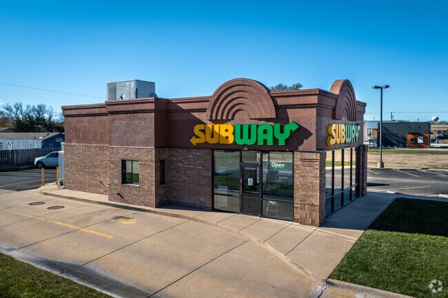 Subway is one of several national food chains in Goddard.