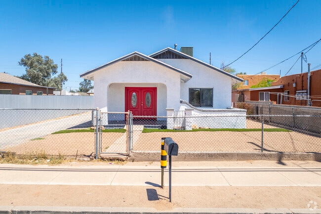 In Wakefield, cozy bungalows with stucco exteriors and shaded front yards provide a serene retreat from the desert sun.