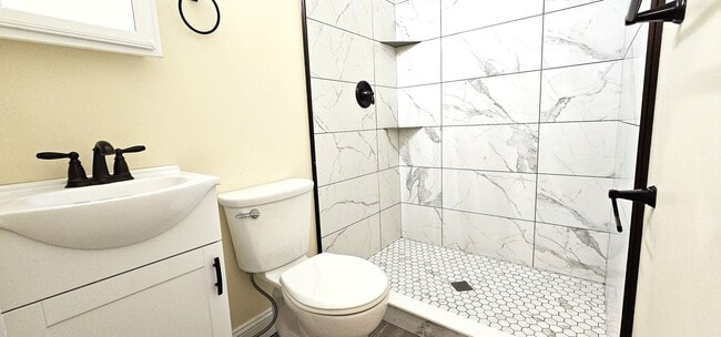 207 S Union St unit 207 South Union St, Burlington, VT 05401 - photo 4