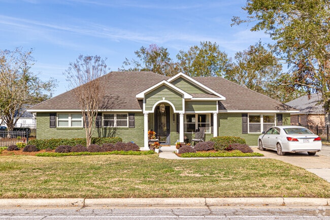 Cottage style homes can be found when looking to move to Moss Point.