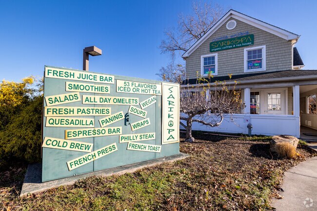 Sarikopa in Flanders is a cozy little coffee, tea, and pastry spot off Riverleigh Avenue.