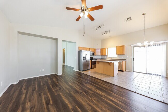 13426 W Crocus Dr, Surprise, AZ 85379 - photo 6