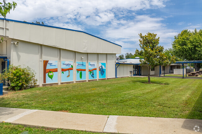 Sycamore Elementary School is a beautiful campus.