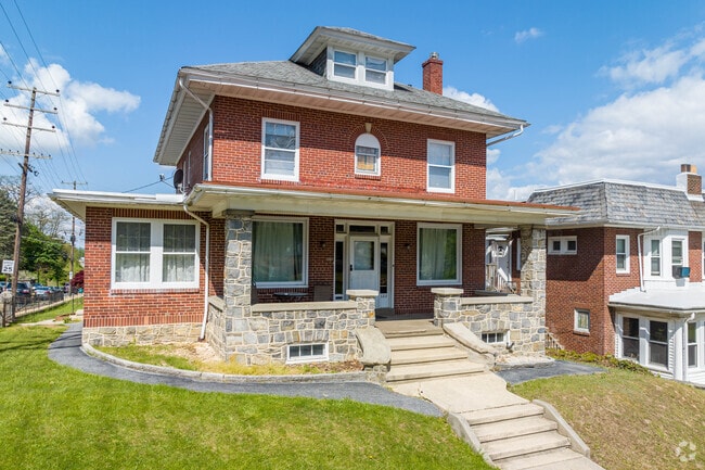 A few single-family homes appear in and around 18th and Cotton's urban streets.