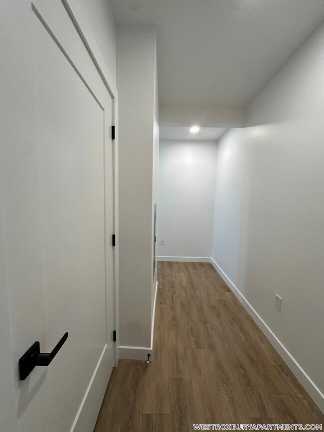 199 Gardner St Unit 206, Boston, MA 02132