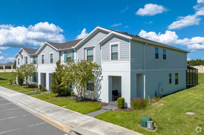 Spacious townhouses at Windsor at Westside offer great amenities in Happy Trails.