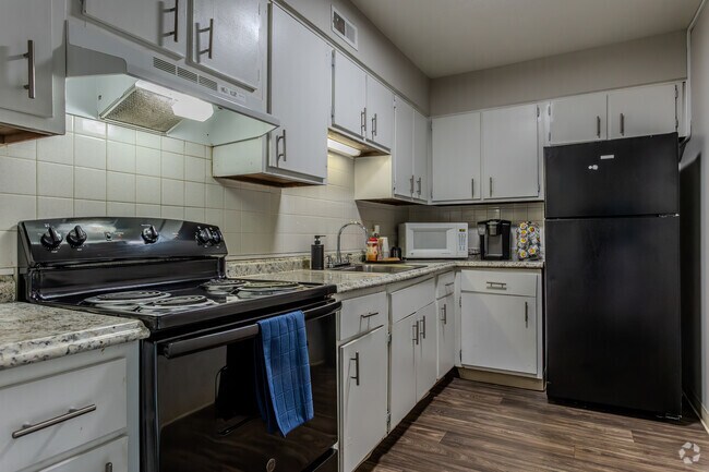 Flats on Tamarack, Columbus, OH 43229 - photo 6