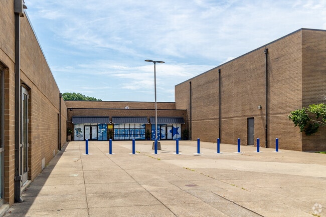 Richview Middle School as of 2024 has a student to teacher ratio of 19:1.