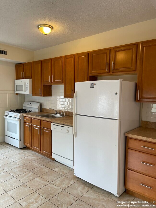 6 Hamilton Rd unit 1, Brookline, MA 02446 - photo 7